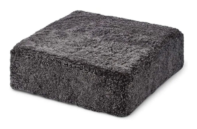 Square Puf af NZ kort krøllet lammeskind, Cappuccino
