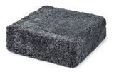 Square Puf af NZ kort krøllet lammeskind, Graphite