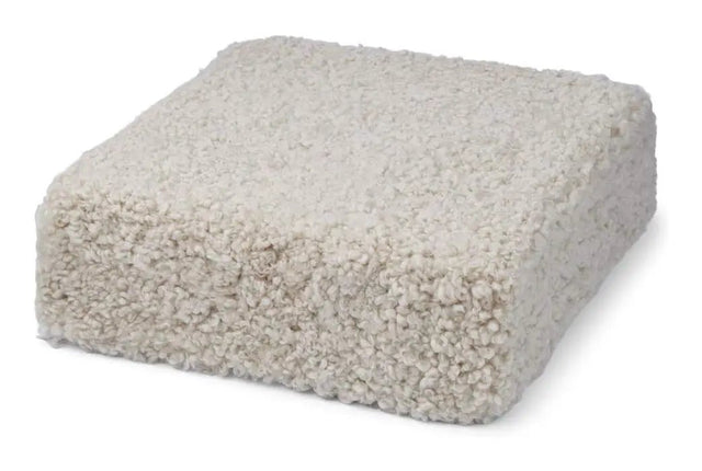 Square Puf af NZ kort krøllet lammeskind, Pearl
