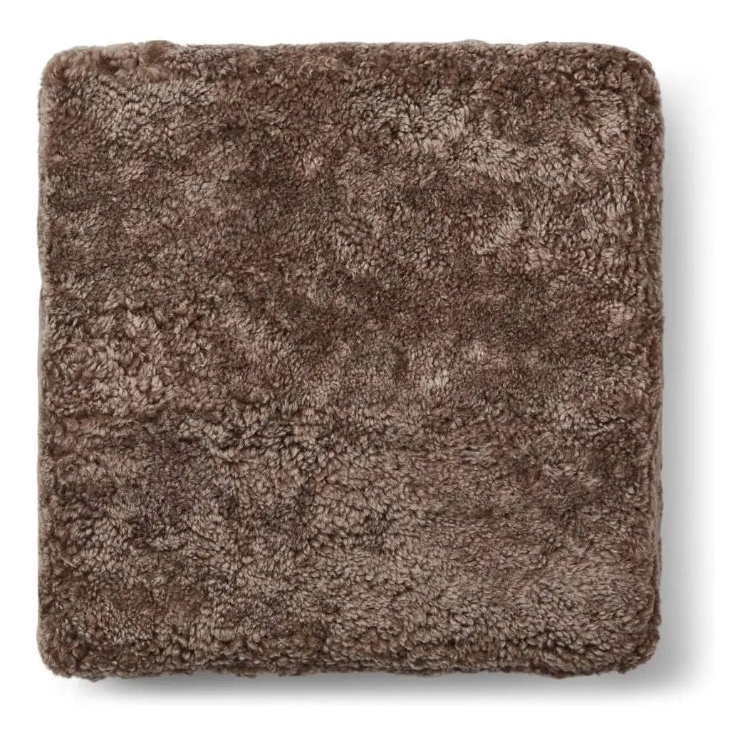 Square Puf af NZ kort krøllet lammeskind, Taupe