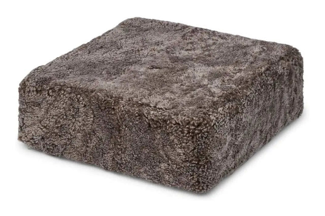 Square Puf af NZ kort krøllet lammeskind, Taupe