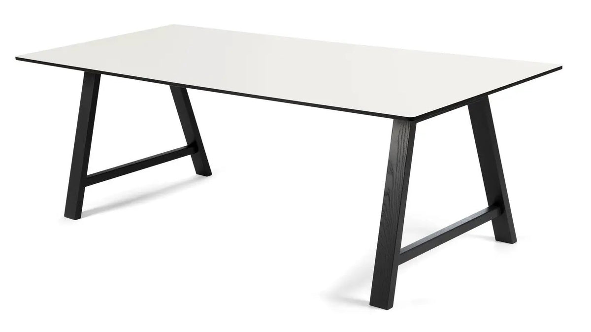 T1 Spisebord m. udtræk i sort lakeret eg, 160cm