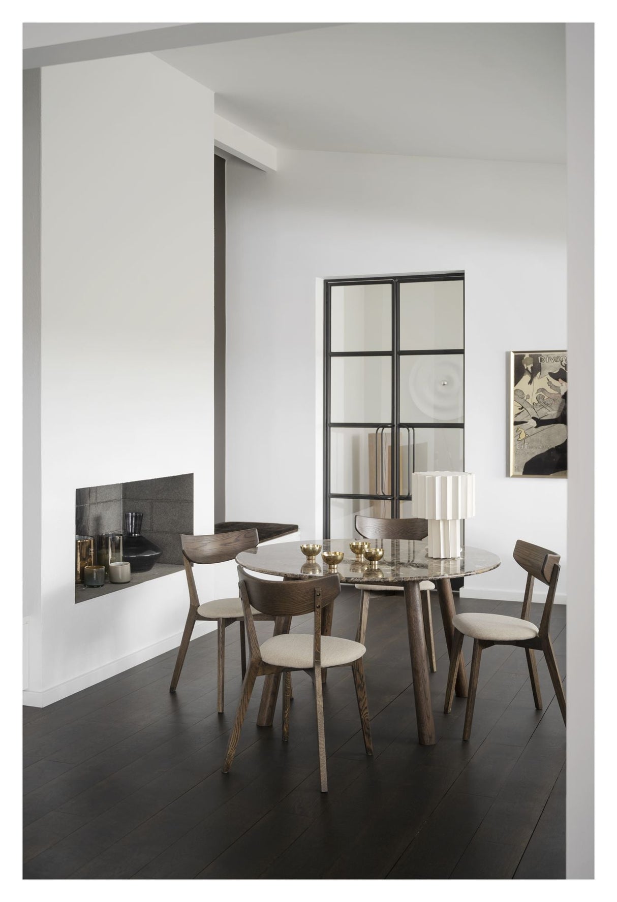 Taransay Spisebord, Brun marmor, Brun eg, Ø125 - Unoliving.com