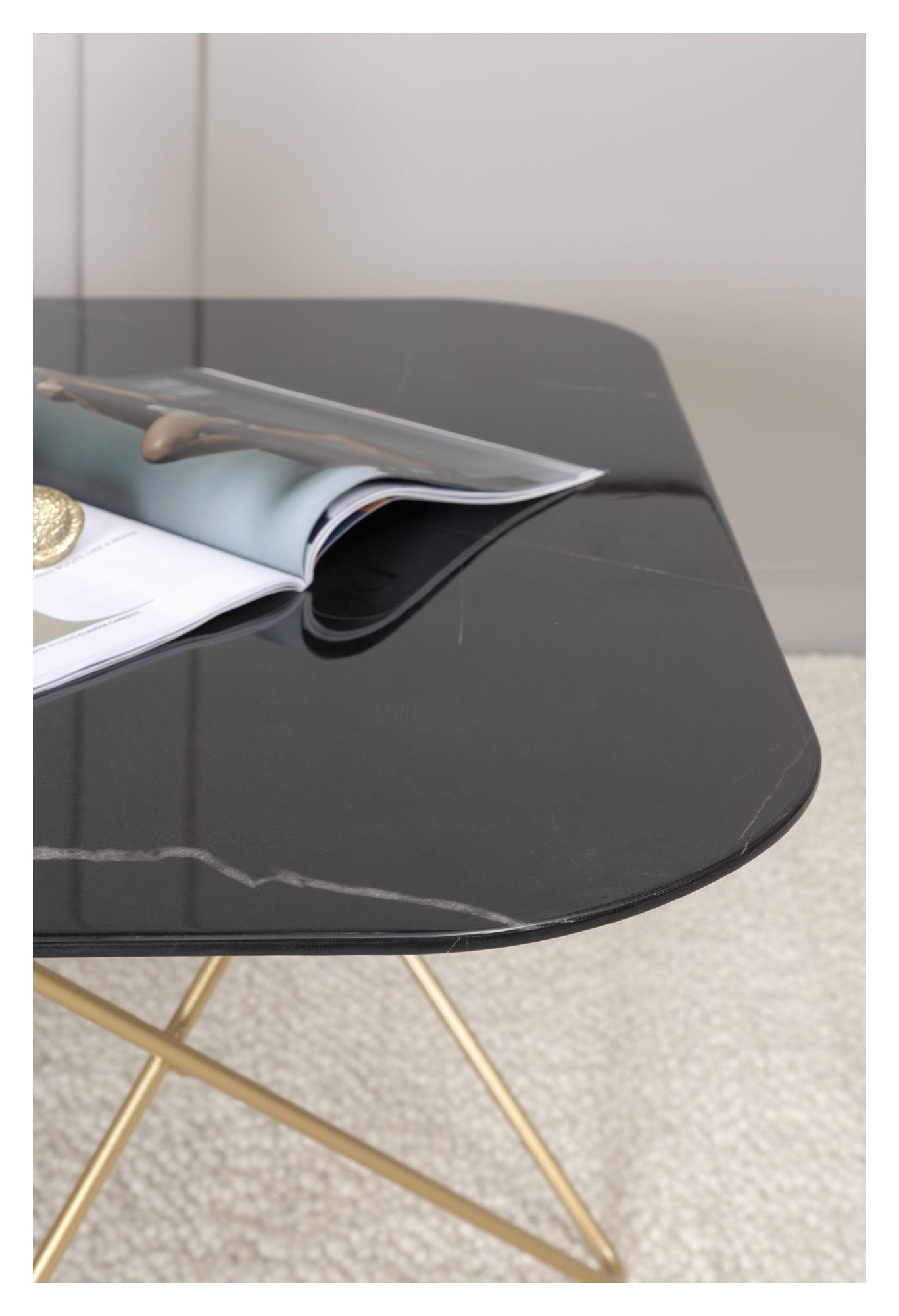 Tristar Sofabord, Børstet messing/Sort glas m. marmorlook - Unoliving.com