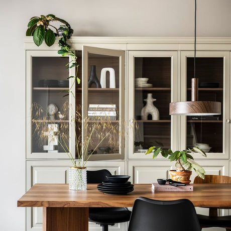 Gråt vitrineskab på 105x40x215 cm